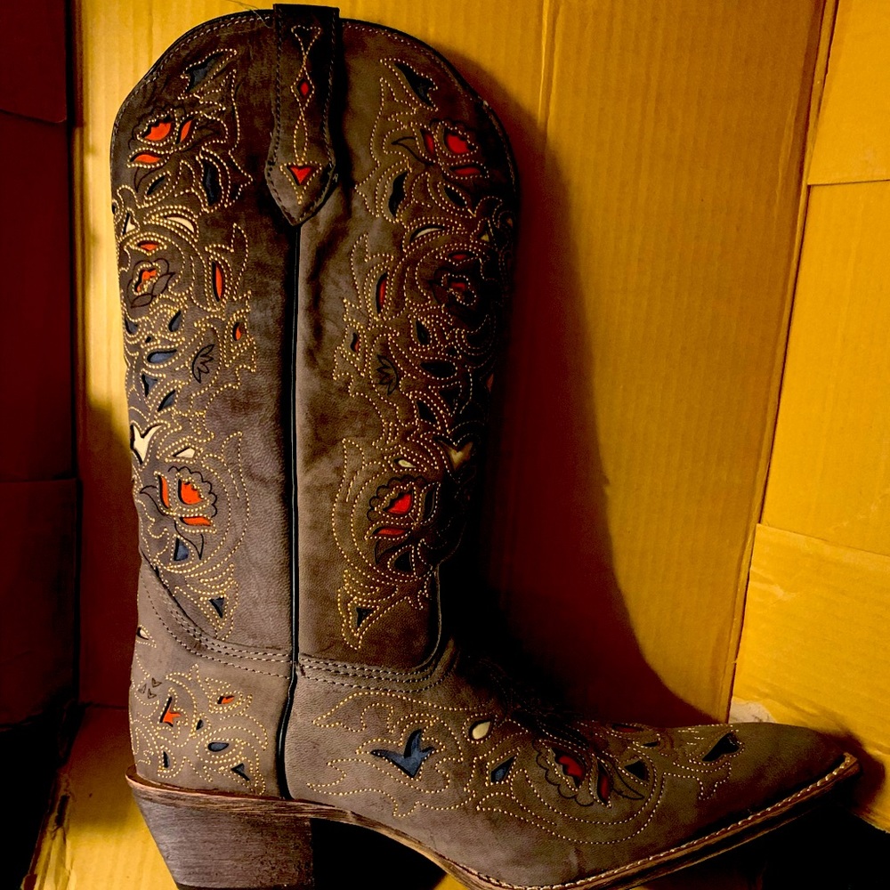 Women’s Laredo boots size 8.5 GORGEOUS NEW
